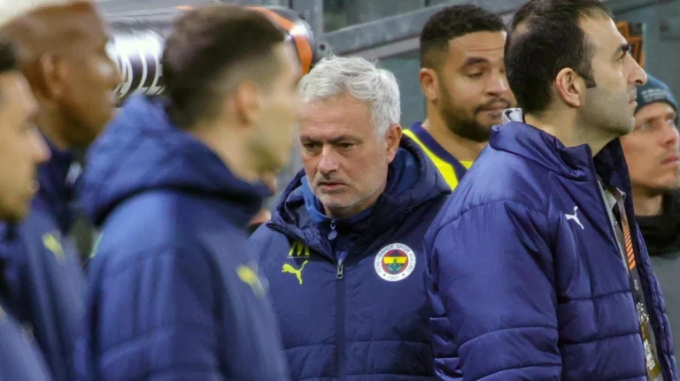 Jose Mourinho Goes VDM Style on Galatasaray