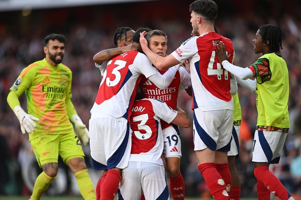 No Striker, No Wahala, Arsenal Shines in Storm