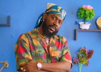 Adekunle Gold’s Photo Sets Internet on Fire [See Pic]