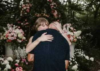 Taylor Swift Announces Engagement to Football Star