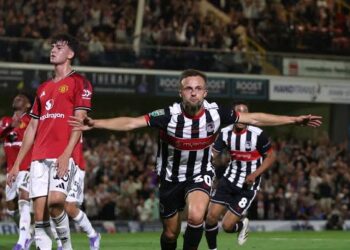 Grimsby Humbles Manchester United